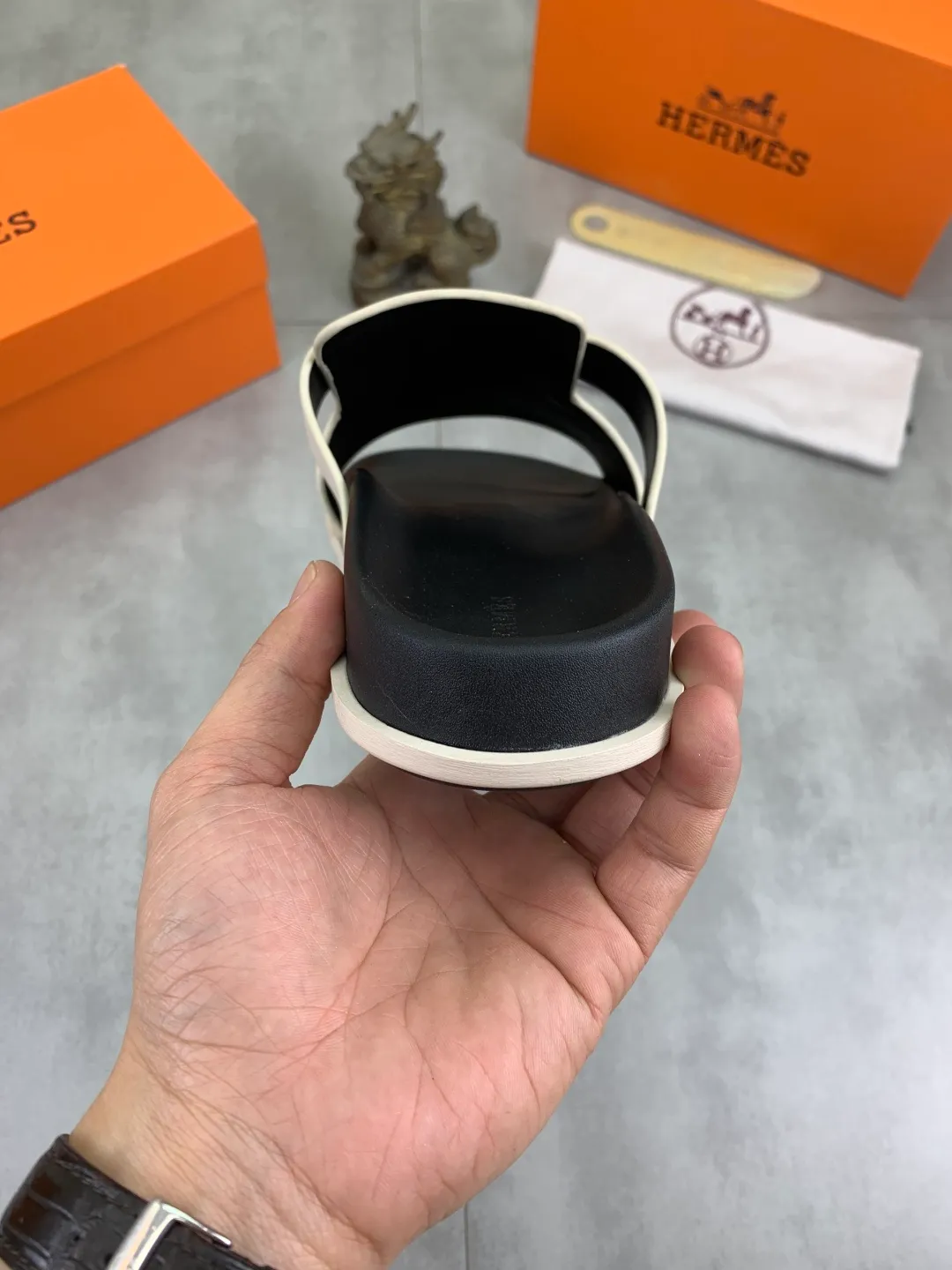 Men's shoes 💰P440 New [HERMES] high-end quality new Hermès slippers, made of imported silk calfskin, wear-resistant and non-slip rubber outsole. Fashionable and elegant code number: 39-44 (38 45 46 customized)
